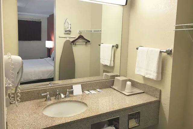 غرفة قياسية بسريرين مزدوجين، Super 8 by Wyndham Greensburg/Latrobe 7/9