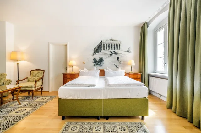 غرفة كومفورت بسرير كوين، Bohemian Hotel 3/5