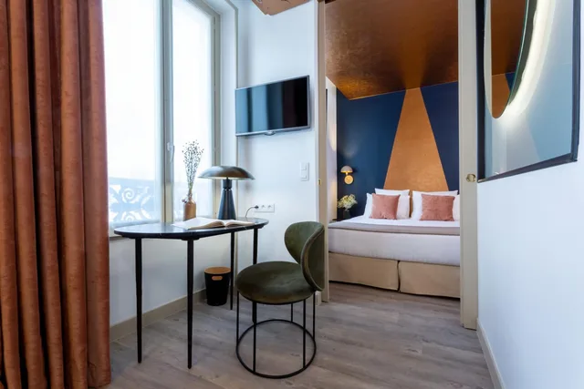 جناح جونيور بسرير كوين مع أريكة، Hotel Sacha 3/6