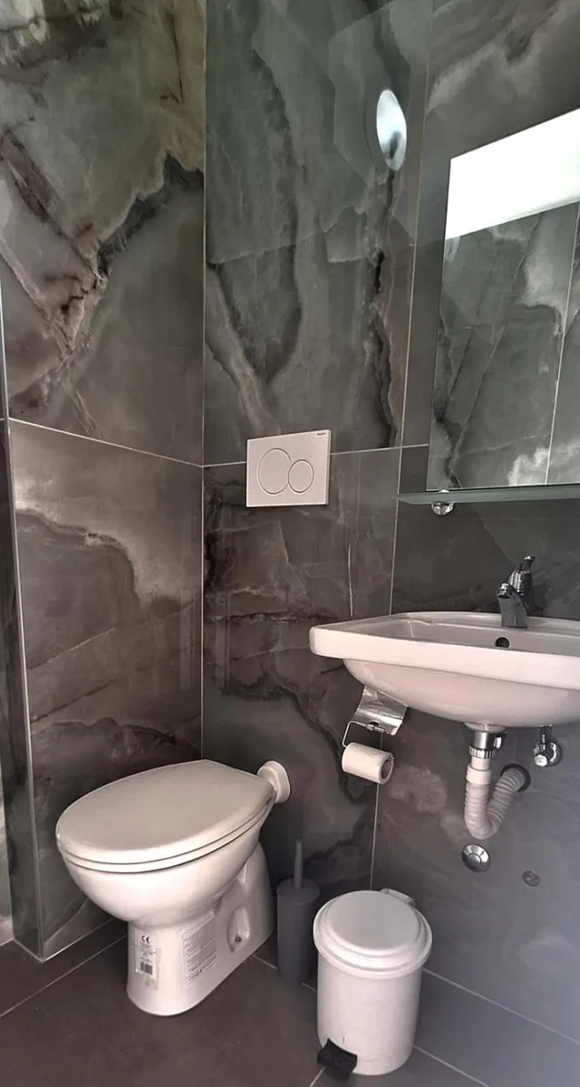 غرفة رباعية، Hotel Busignani 8/9