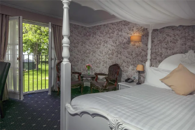 غرفة بسرير مزدوج، Normanton Park Hotel, BW Signature Collection 3/5