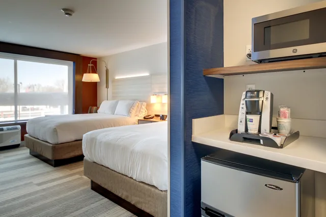 غرفة بسريرين كوين لذوي الإعاقة، Holiday Inn Express & Suites GALESBURG 3/3