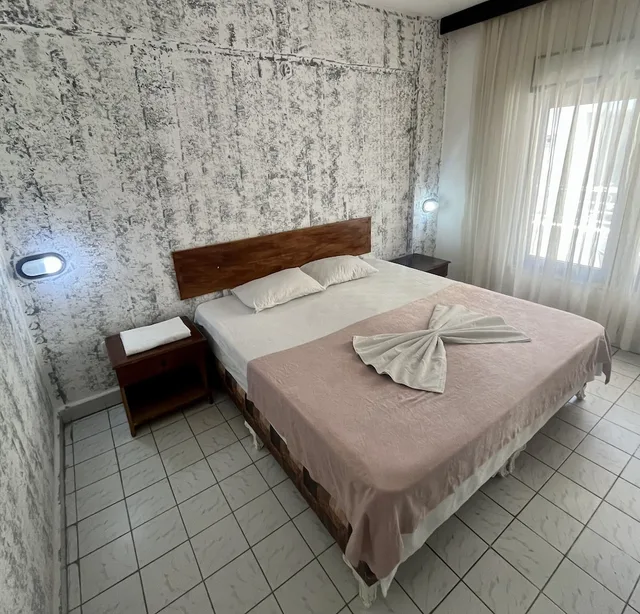 شقة عائلية بسرير كوين وسرير مزدوج بغرفة نوم واحدة مع أريكة في الطابق الأرضي، Delphin Apart Hotel 3/10
