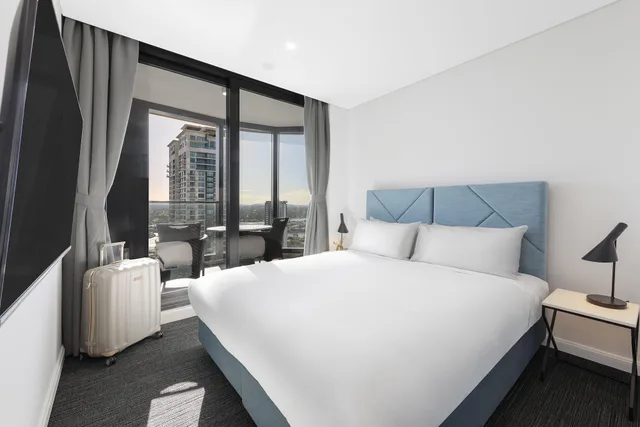 1 Bedroom, City, Suite, Meriton Suites Surfers Paradise 2/7