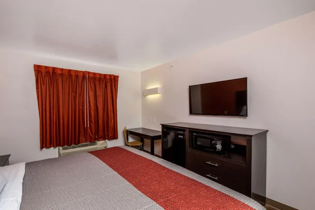 غرفة بسرير كينج، Motel6 Peoria, IL 9/10
