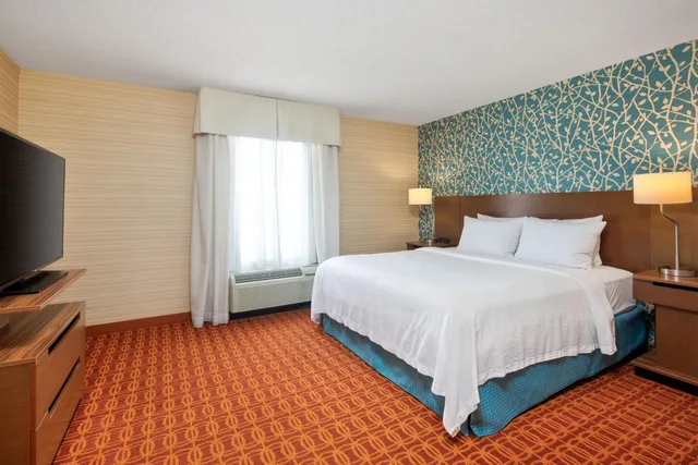 جناح تنفيذي بغرفة نوم واحدة بجاكوزي، Fairfield Inn And Suites Toronto Airport 1/3