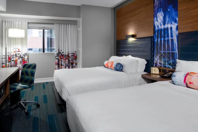 غرفة تقليدية بسرير كينج، Aloft Nashville West End 3/9