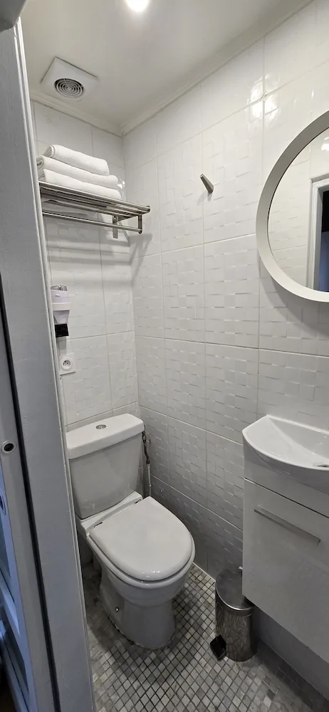 Standard, Double Bed, No Elevator, CAMELIA PRESTIGE - PLACE DE LA NATION 8/10