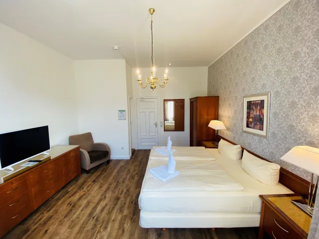Room, Double Bed, Centro Hotel Kaiserhof Deluxe 6/10