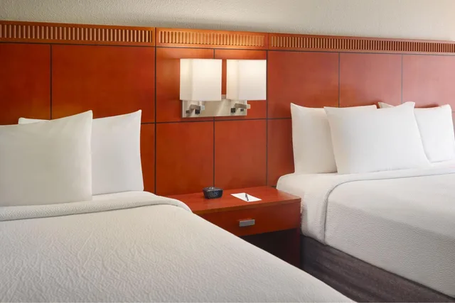 غرفة بسريرين مزدوجين بحوض استحمام لذوي الإعاقة، Courtyard By Marriott Atlanta Airport South Sullivan Road 4/10