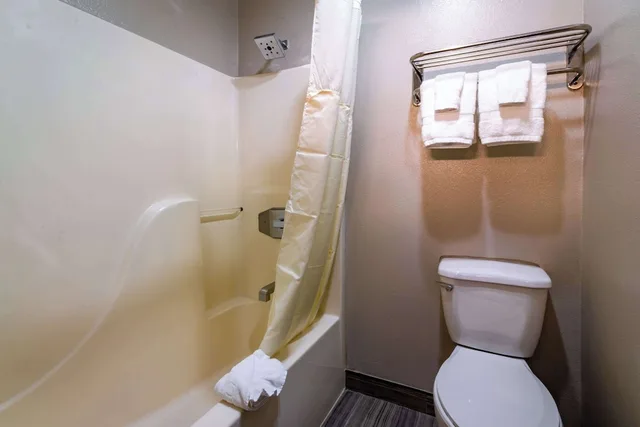 غرفة قياسية بسريرين كوين، Quality Inn Bishop Near Mammoth 4/5