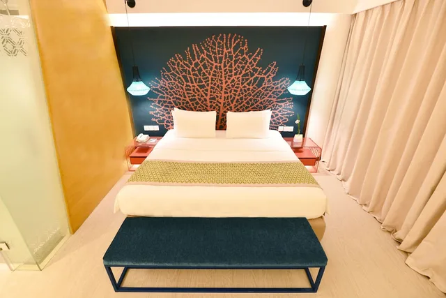 Deluxe, King Bed, Hue Hotels Resorts Boracay 3/3