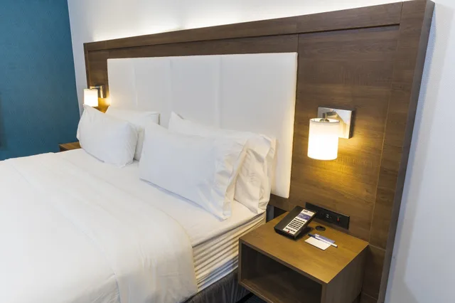 غرفة قياسية بسرير كينج، Holiday Inn Express Hollywood Walk of Fame An Ihg Hotel 8/10