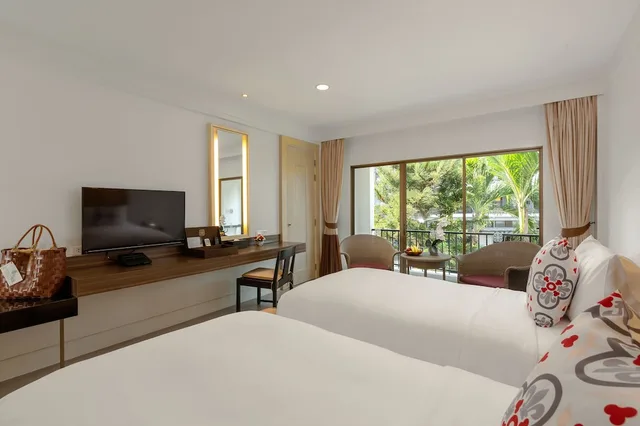 غرفة ديلوكس بسرير فردي بإطلالة على المسبح، Sawaddi Patong Resort & Spa 2/4