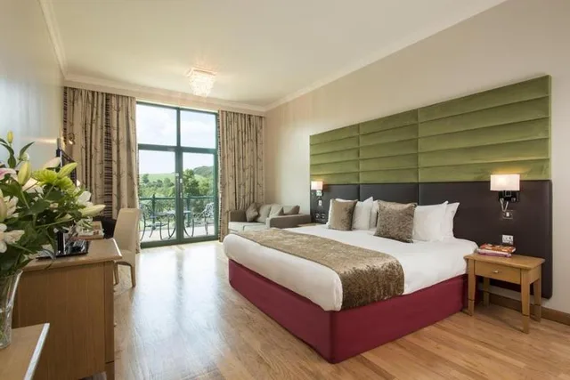 Executive, Balcony, The Vale & Golf Club 2/9
