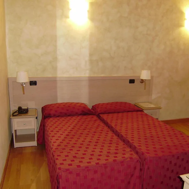 غرفة بسرير مزدوج أو سريرين منفصلين، Dipendenza Hotel Galileo 6/9