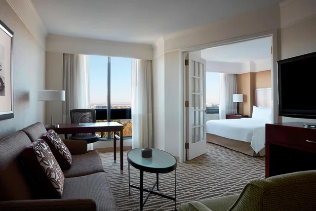 جناح بسرير كينج مع أريكة، Washington Dulles Marriott Suites 3/10