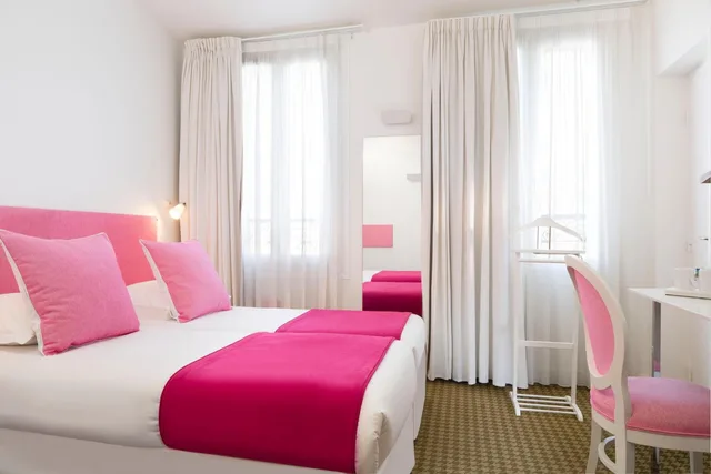 Adjoining, Double Bed, Hotel Mistral 1/7