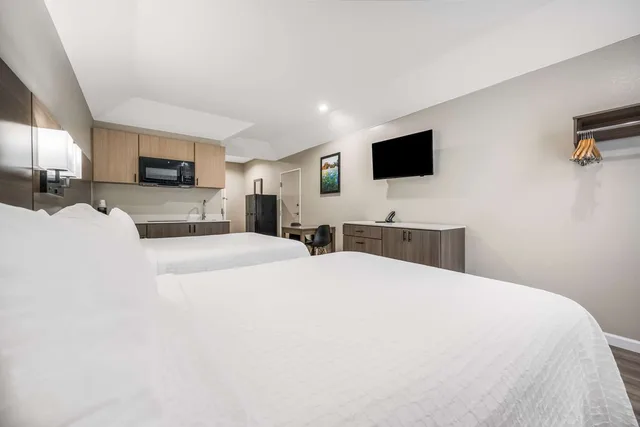 Room, 2 Queen Beds, Kitchenette, SureStay Studio by Best Western Conroe Downtown 3/9