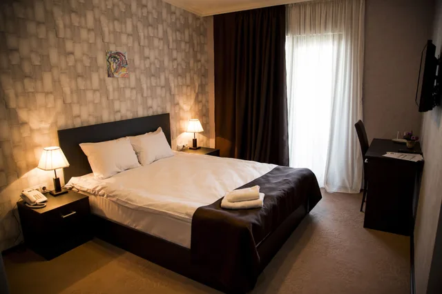 غرفة كومفورت بسرير مزدوج بإطلالة على الفناء بشرفة، HOTEL MARLYN 6/9