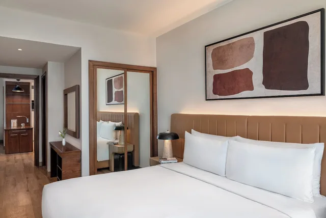 1 King 1 Double 2 Bedroom Suite Theme Park Access، Staybridge Suites Abu Dhabi Yas Island 1/10
