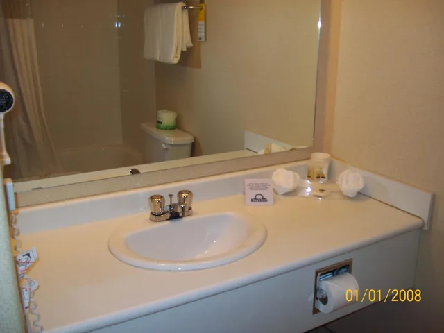 1 Bedroom, Boardroom, Suite، Days Inn by Wyndham Moose Jaw 3/4