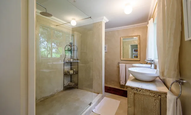 Family Suite, Garden, 2 Double Beds، Khaya Ndlovu Manor House 8/8