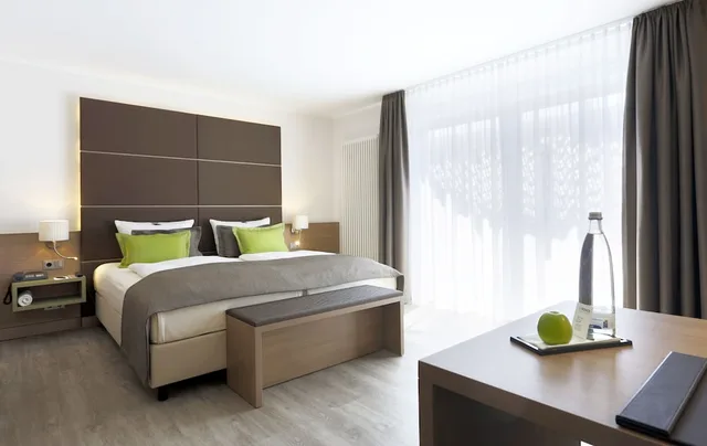 غرفة بريميوم بسرير كينج، Lindner Hotel Dusseldorf Airport, part of JdV by Hyatt 2/6