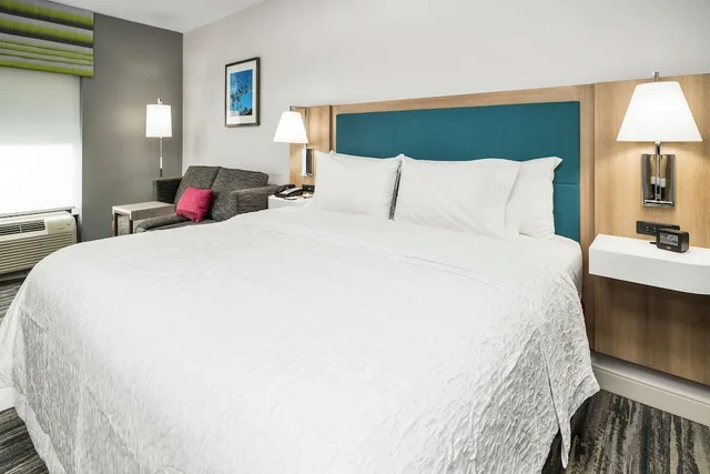 استوديو بسرير كينج مع أريكة، Hampton Inn Wilson Downtown 2/3