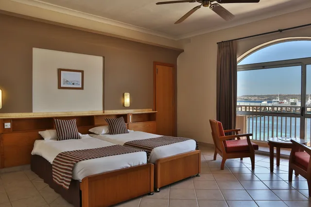 غرفة بسريرين منفصلين بإطلالة على البحر، PARADISE BAY RESORT 9/10