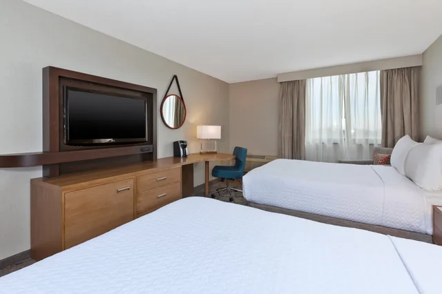 Room, 2 Double Beds, Crowne Plaza Columbus North-Worthington 3/4