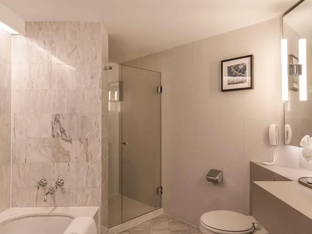 Junior Suite, King Bed, Bay View, Sofitel Melbourne On Collins 2/3