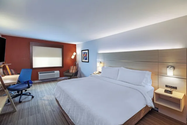 جناح بسرير كينج، Holiday Inn Express Hotel Suites Jenks 1/4