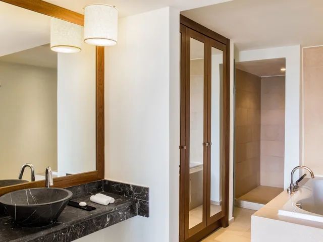 بنغل فاخر، Amirandes, A Resort to Live 2/3