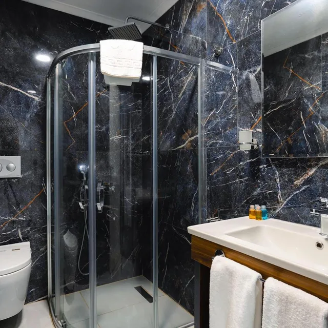 غرفة بسرير مزدوج بإطلالة على البحر، Berlin Suite Hotel Trabzon 6/6