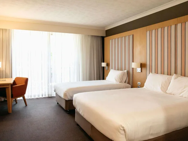 غرفة كلاسيكية بسريرين منفصلين وسرير كينج، Mercure Gold Coast Resort 2/6