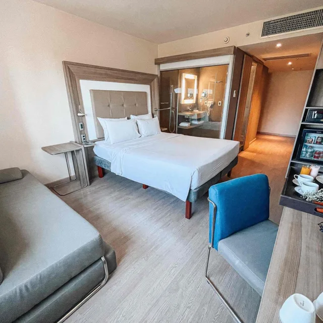 غرفة عائلية بسرير كينج مع أريكة، Novotel RJ Praia de Botafogo 4/9