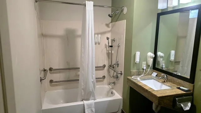 غرفة أساسية بسريرين كوين، Express Inn & Suites 7/7