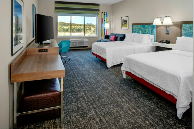 غرفة بسريرين كوين مع أريكة، Hampton Inn Suites Flagstaff East Az 1/1