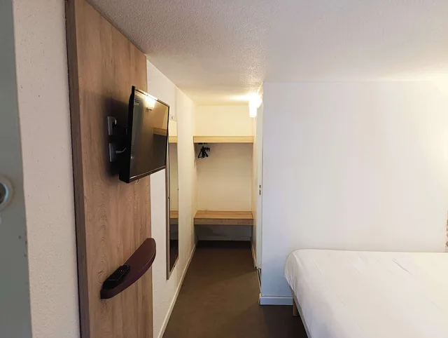 غرفة بسرير مزدوج وسرير فردي، Kyriad Meaux Sud Nanteuil Les Meaux 2/4