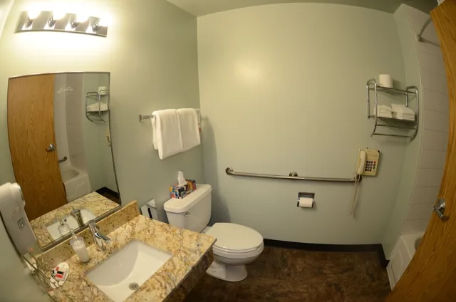Drive Up, Queen Bed, Ground Floor, Accessible، Days Inn by Wyndham Taber 3/5