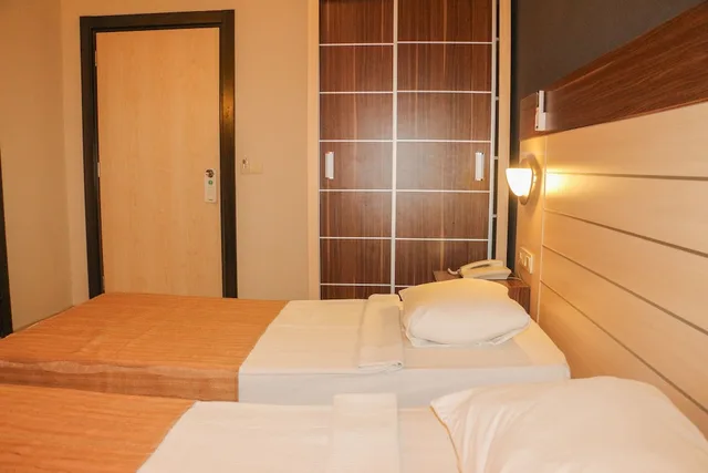 جناح بسريرين منفصلين مع أريكة، Hawaii Suite Beach Hotel 3/10