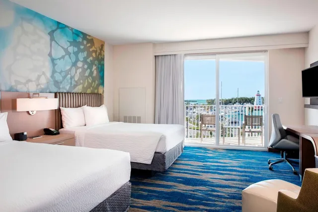 غرفة بسريرين كوين بشرفة بإطلالة جزئية على البحر لذوي الإعاقة، Courtyard by Marriott Faro Blanco Resort 1/5