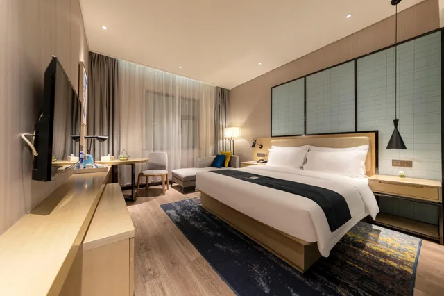 غرفة قياسية بسرير كينج، Echarm Hotel Wuhan Guanggu Biology City 1/1