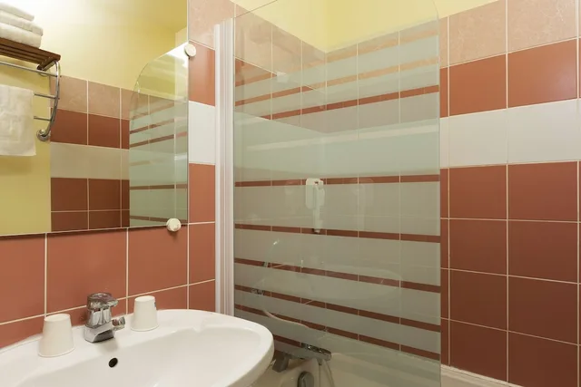 غرفة قياسية بسرير مزدوج، Enzo Hotels Bulgneville by Kyriad Direct 2/3