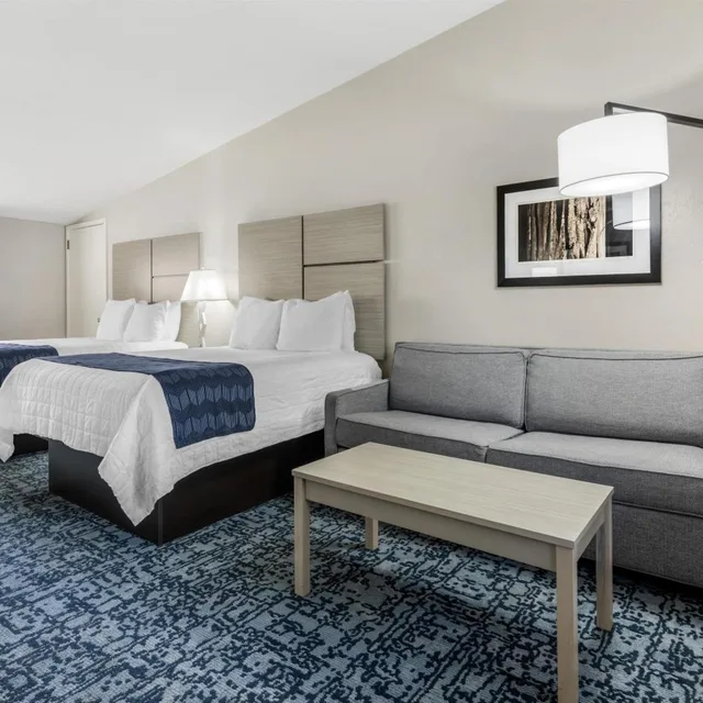 غرفة رباعية مع أريكة، Best Western New Oregon 4/9