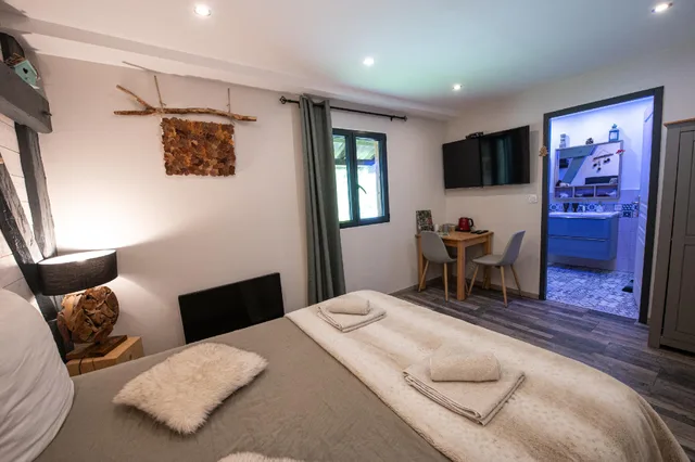 Nature, Queen Bed، La Ferme de Jean 1/1