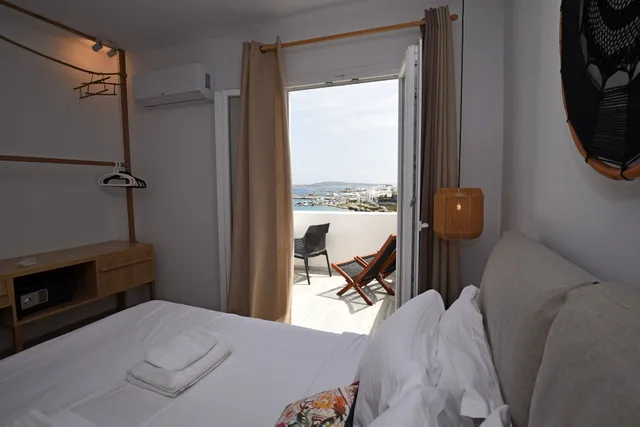 غرفة بانورامية بسريرين منفصلين بإطلالة على البحر، Adonis Hotel Studios & Apartments 1/6