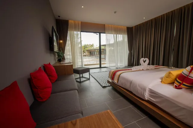 Grand, Deluxe, King Bed, The Gallery Hotel Naiharn 7/10