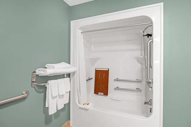 غرفة قياسية بسرير كينج لذوي الإعاقة، Best Western Plus Glen Allen Inn 8/8